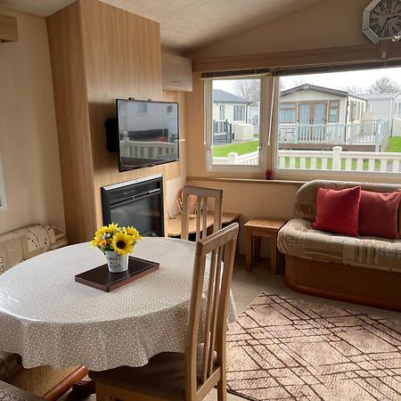Cosy 3 Bedroom Caravan, South Cerney Bagian luar foto