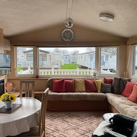Cosy 3 Bedroom Caravan, South Cerney Bagian luar foto